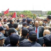 CENAZE DE GÜL   VE AKP Lİ VEKİLLERE  PROTESTO
